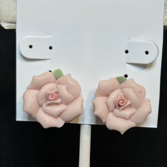 Lot of 5 Gold Tone Clip On Earrings (3767) - Picture 5 of 7